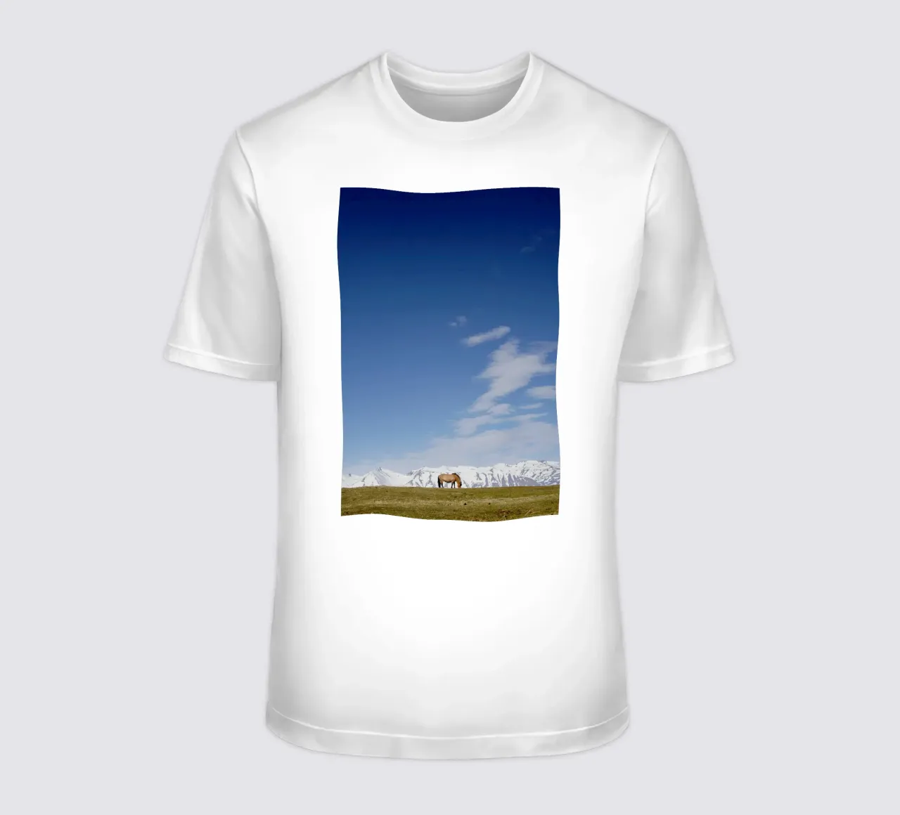 Pferd in Islanda t-shirt da Simon Koy