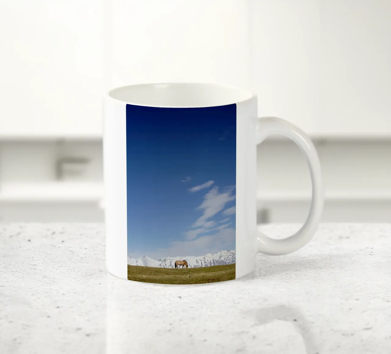 Pferd in Islanda tazza in ceramica da Simon Koy