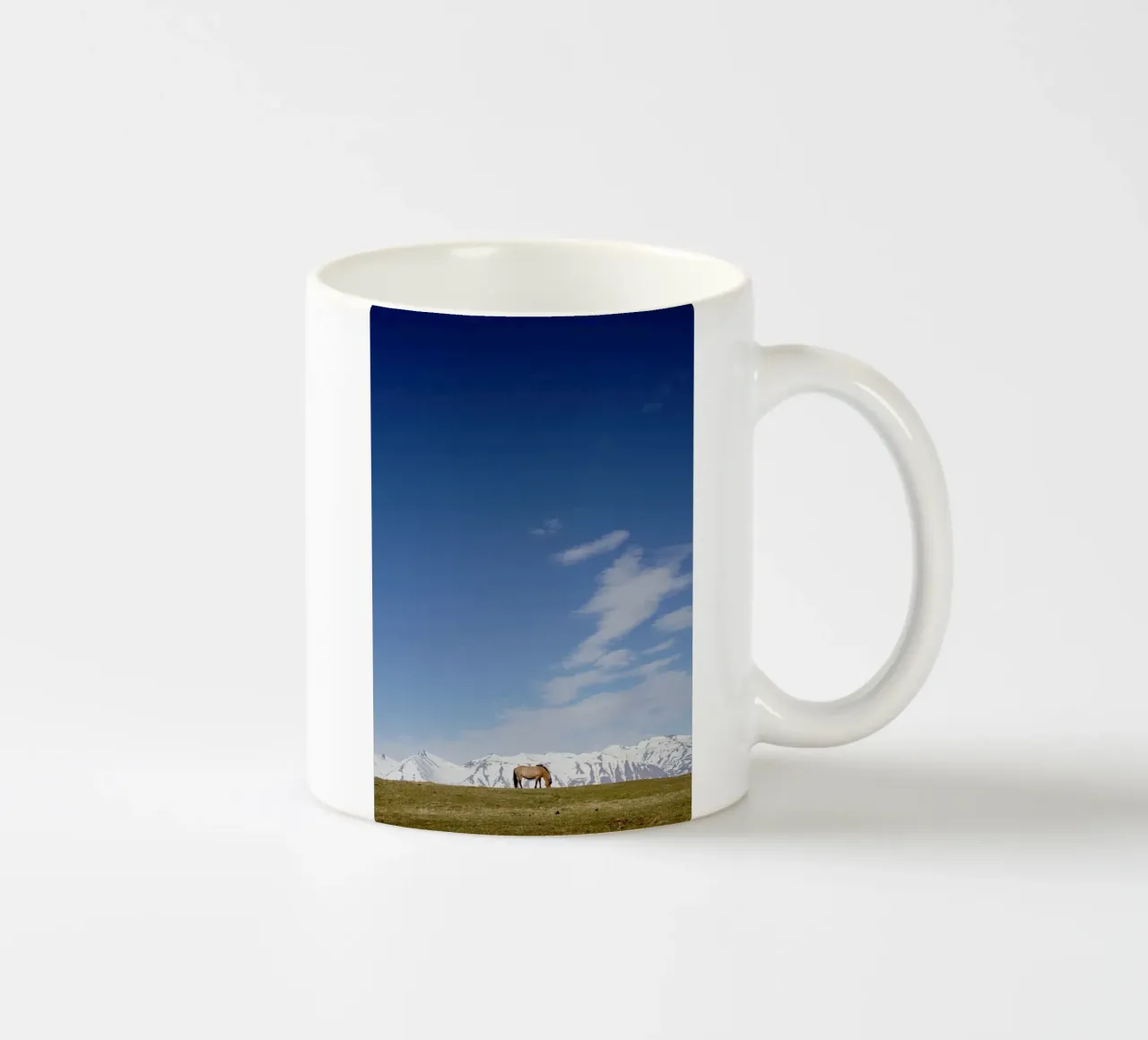 Pferd in Islanda tazza in ceramica da Simon Koy