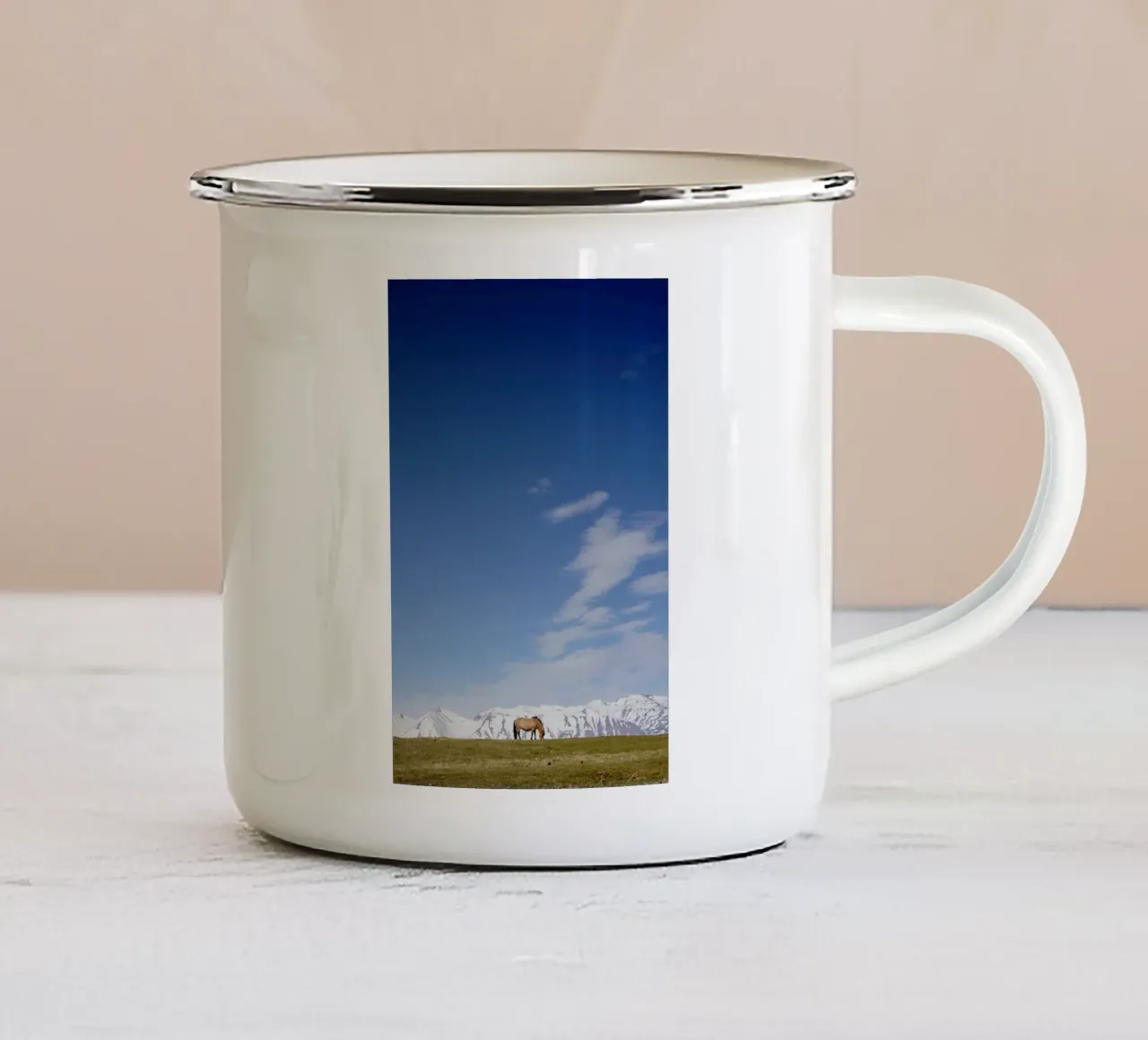 Pferd in Islanda tazza in smalto da Simon Koy