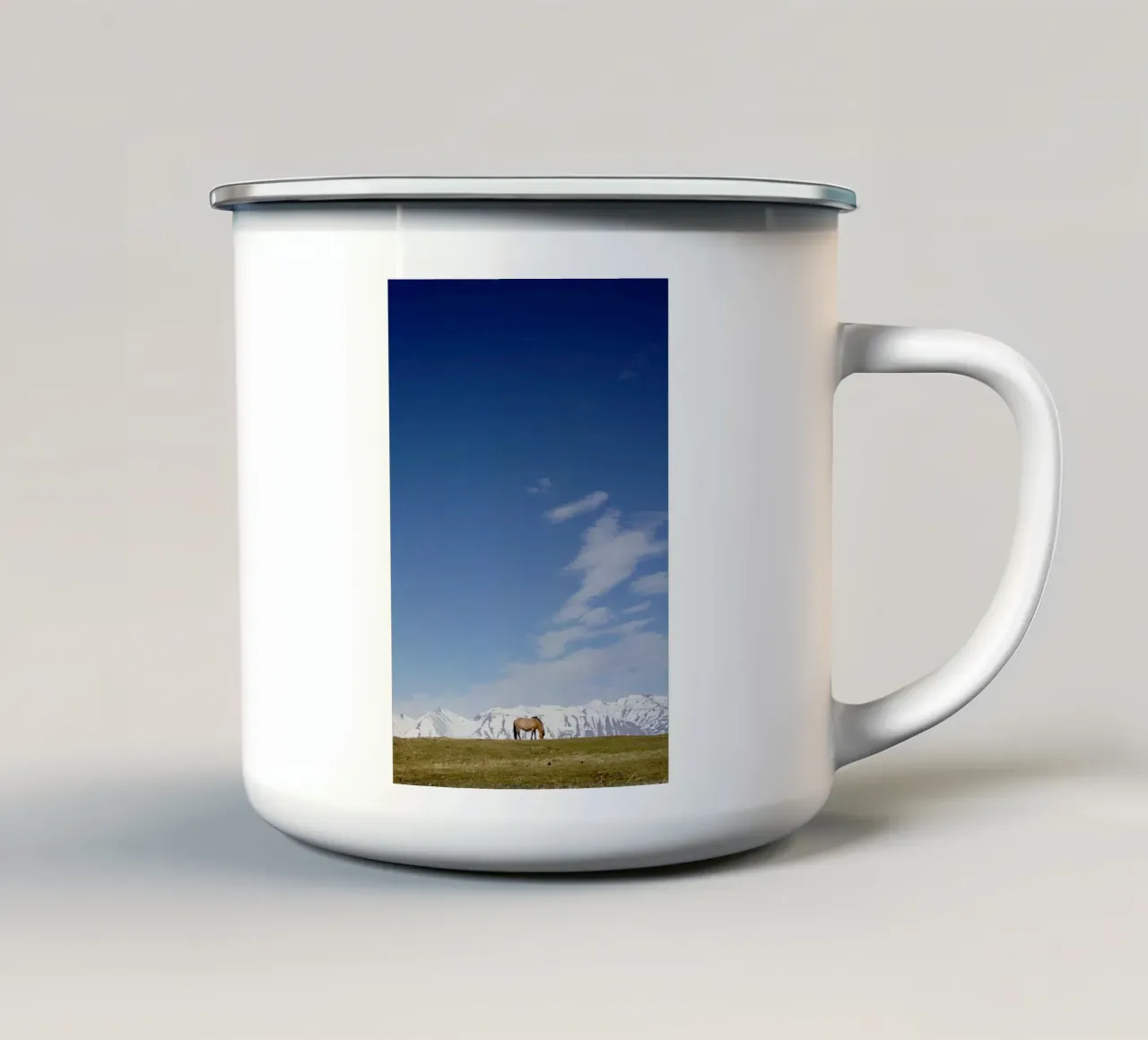 Pferd in Islanda tazza in smalto da Simon Koy