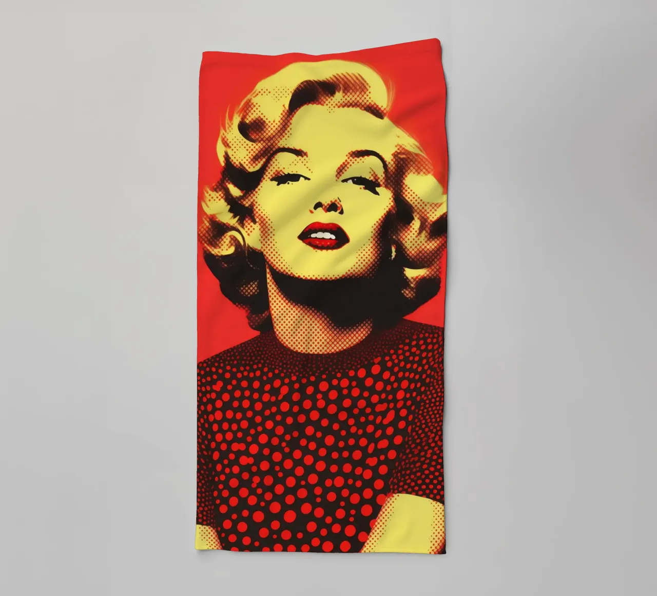 Marilyn Monroe in rood en geel | Nostalgische halftoonprint badhanddoek van Autofocus