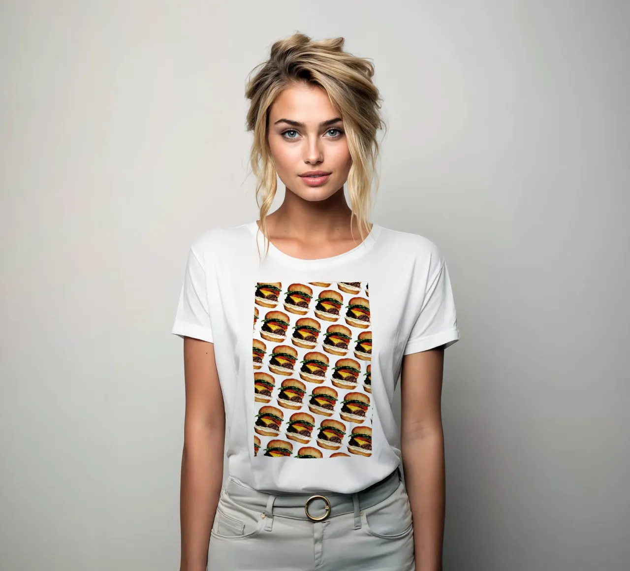 Cheeseburger Pattern t-shirt da donna da Kelly Gilleran