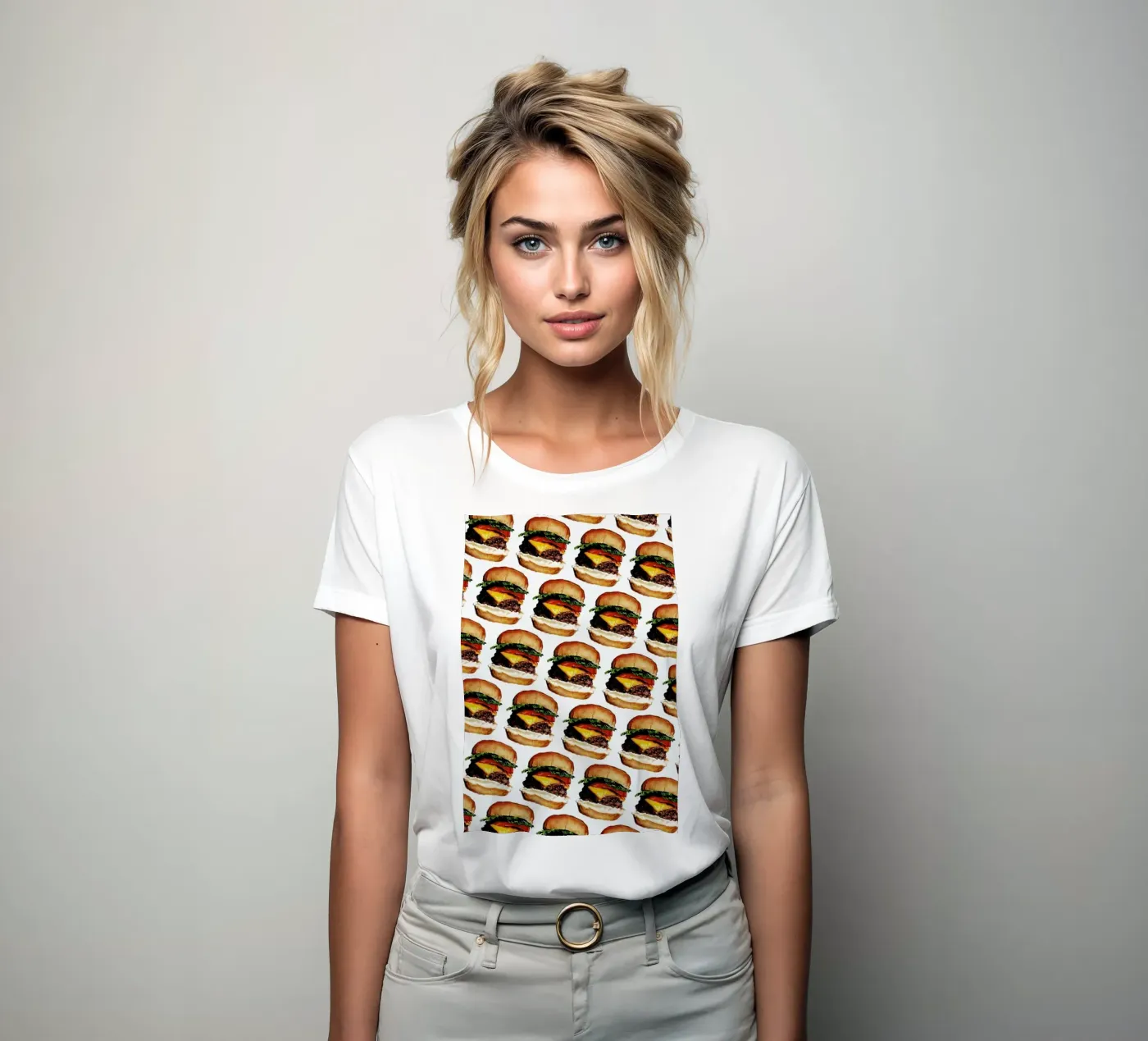 Cheeseburger Pattern t-shirt da donna da Kelly Gilleran