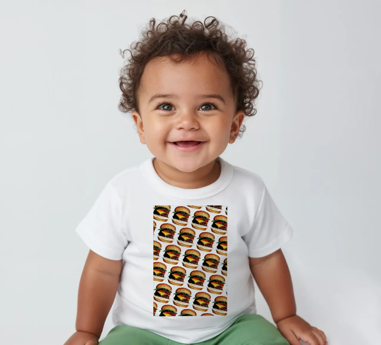 Cheeseburger Pattern maglietta neonato da Kelly Gilleran