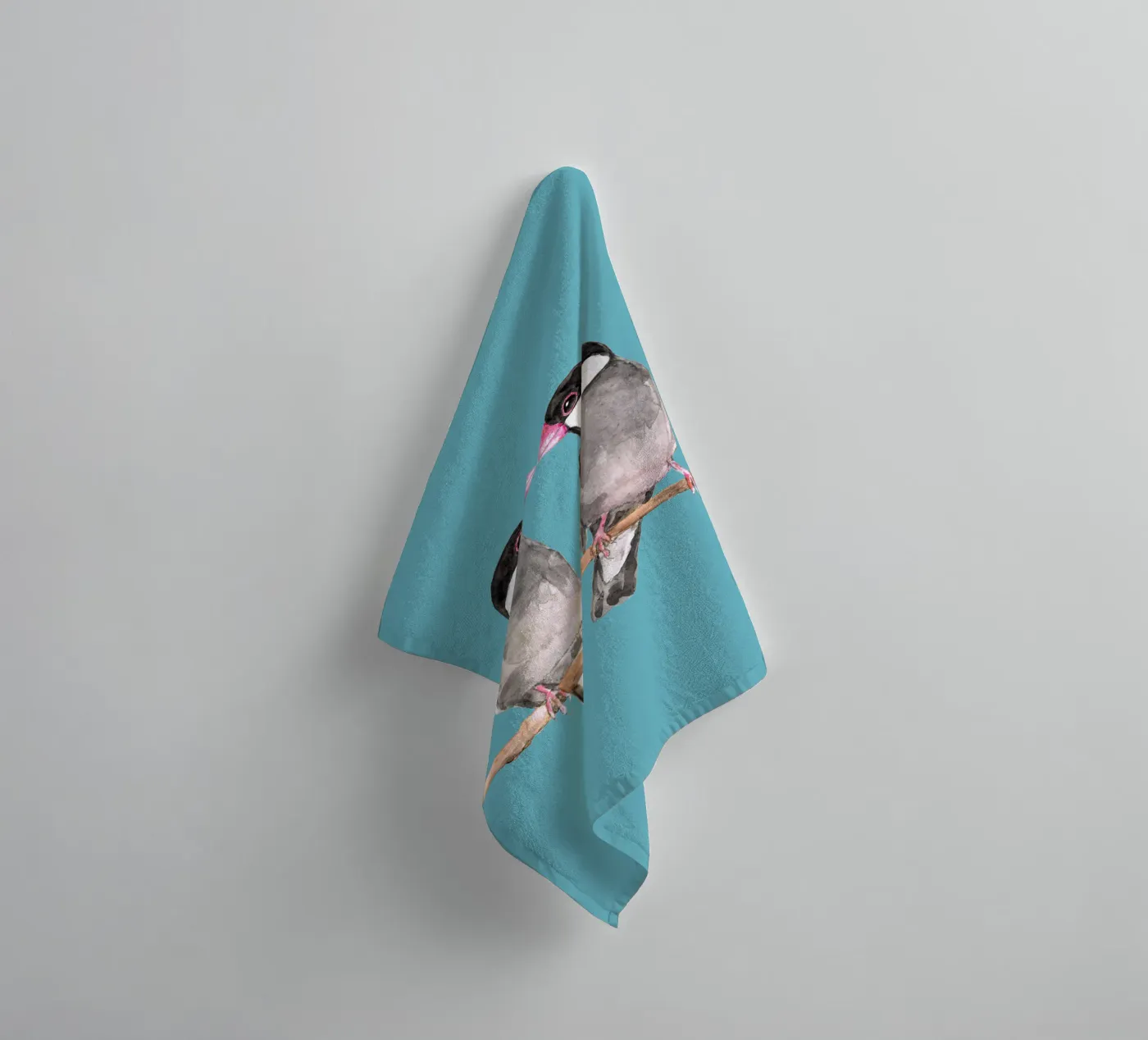 Two kissing Java sparrows badhanddoek van BwiseLizzy