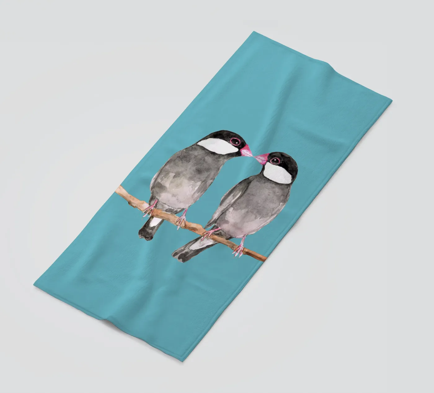 Two kissing Java sparrows strandhanddoek van BwiseLizzy