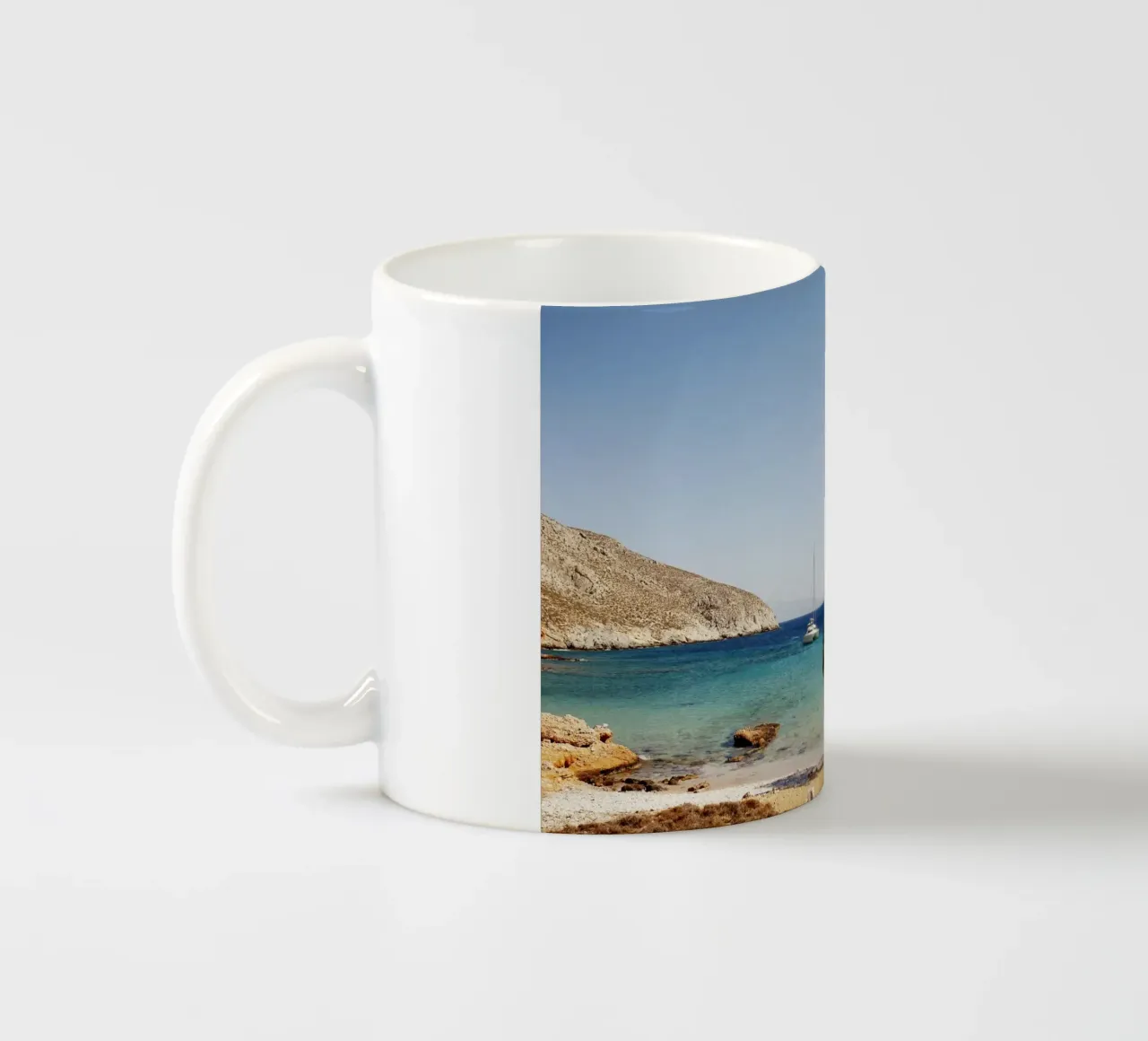 Spiaggia di AKlymnos, Grecia tazza in ceramica da Simon Koy