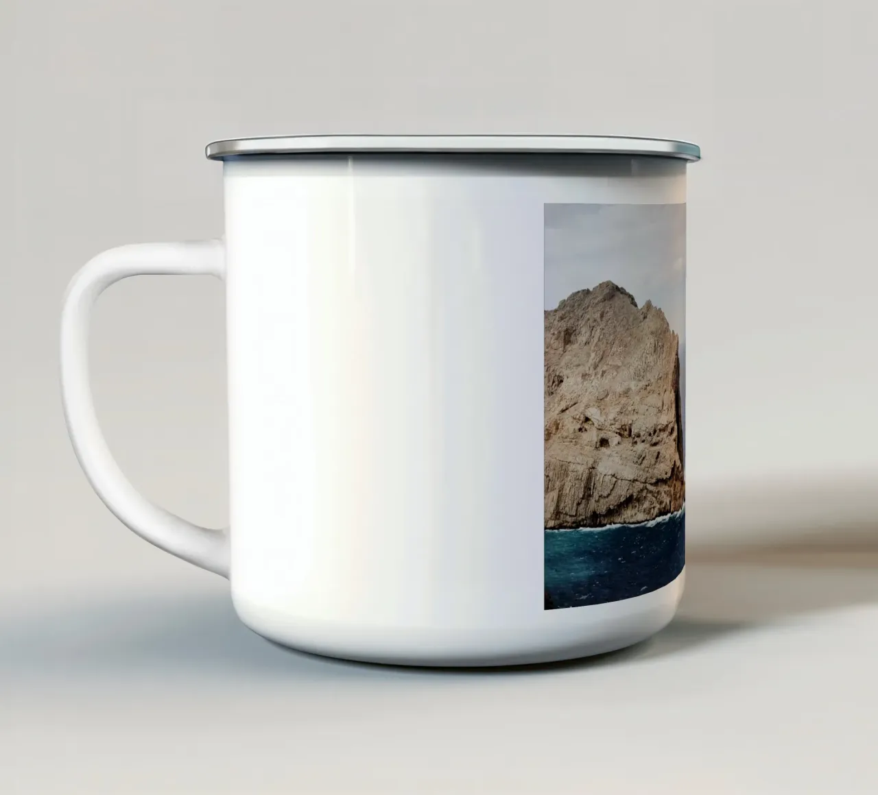 Cap Formentor, Maiorca tazza in smalto da Simon Koy