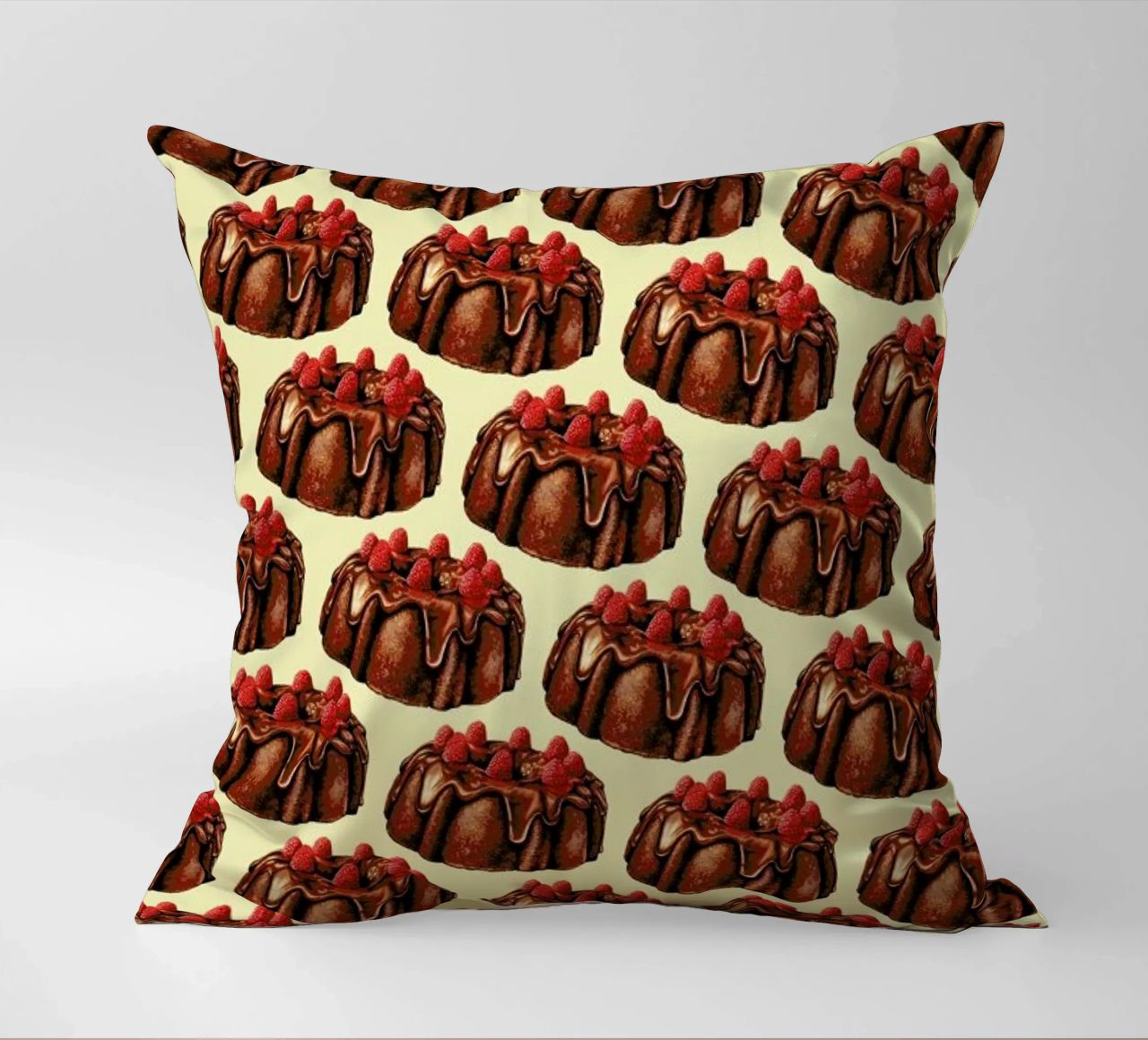 Chocolate Bundt Cake Pattern cuscino da Kelly Gilleran