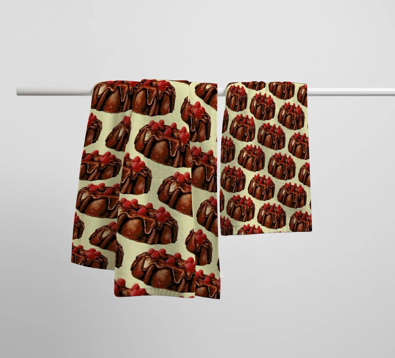 Chocolate Bundt Cake Pattern asciugamano da bagno da Kelly Gilleran