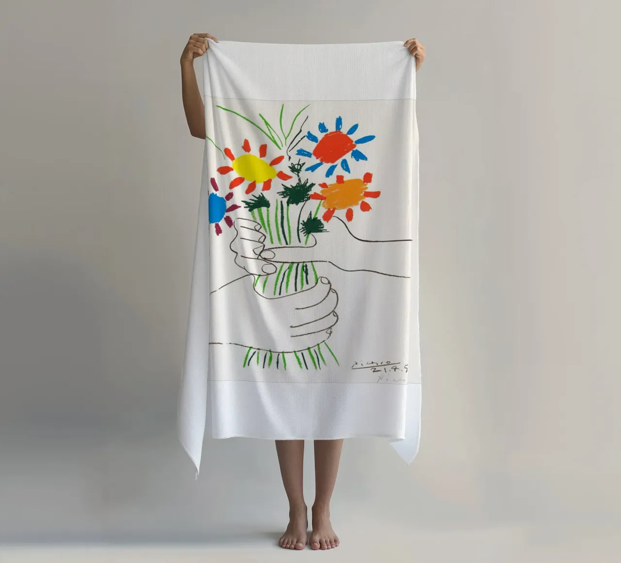 due mani che tengono un fiore di Picasso telo mare da eternal nino