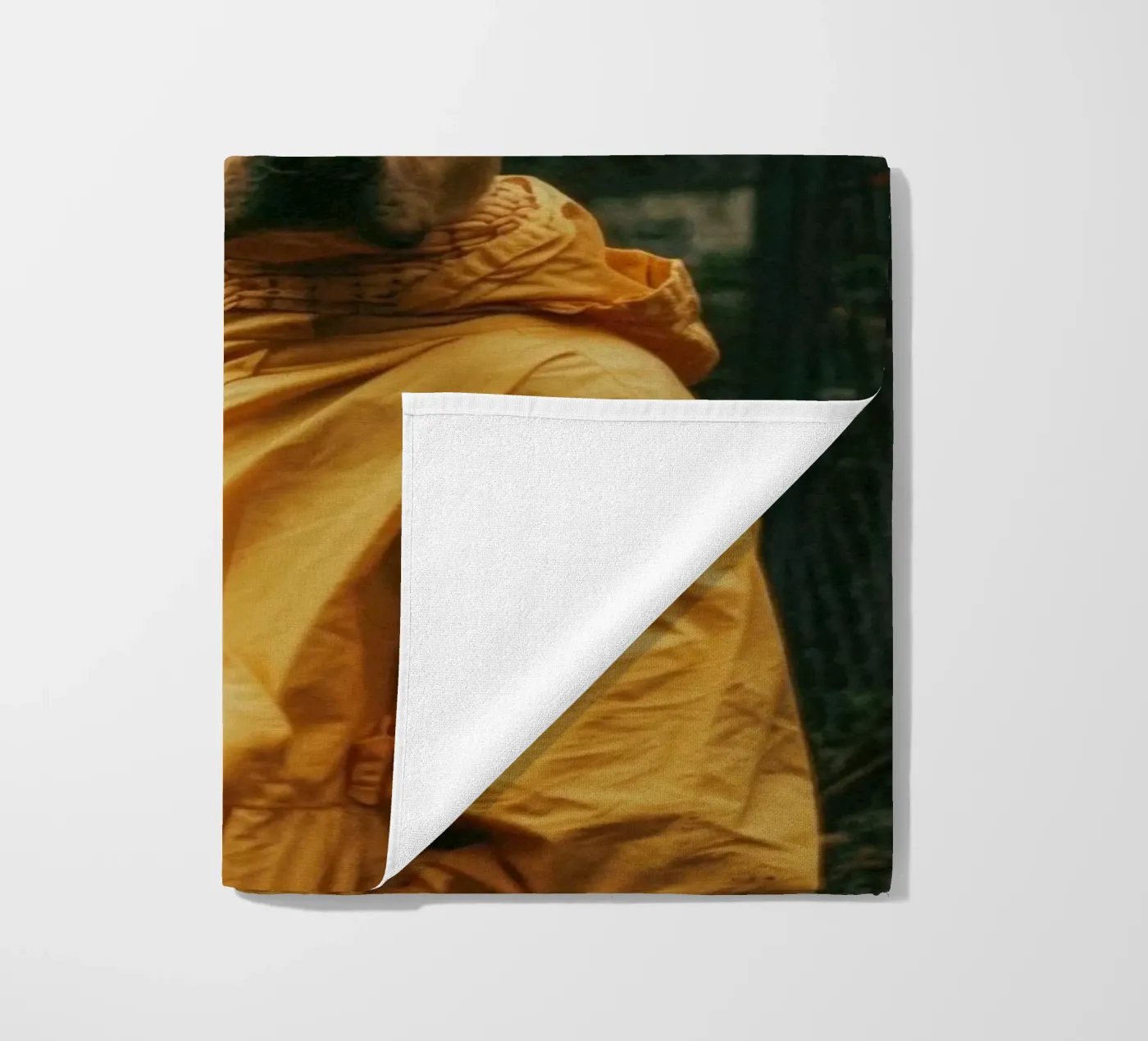 Léo beach towel by Affiches Chien Originales – Dogland