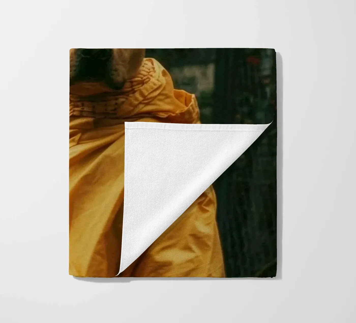 Léo beach towel by Affiches Chien Originales – Dogland