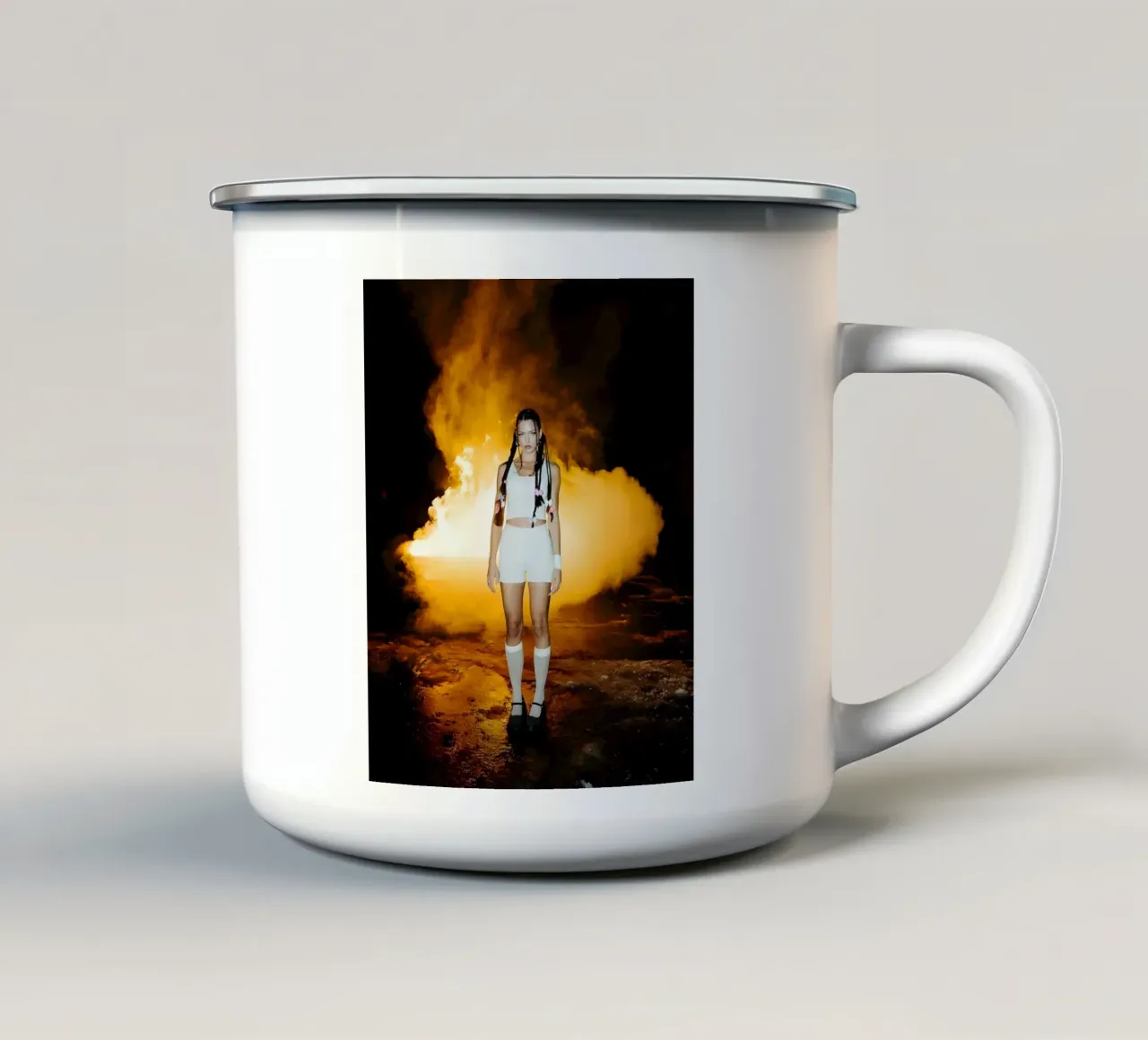 Nina Chuba V1 tazza in smalto da vintage