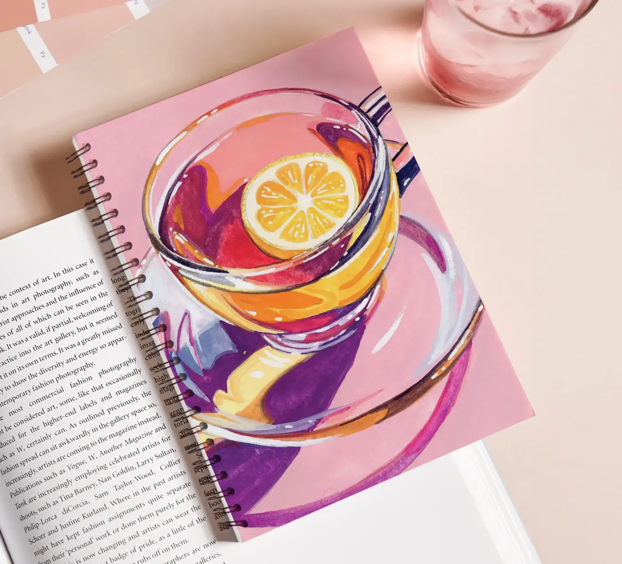 Klare Tasse Tee mit Zitrone Ringbuch von John Boss