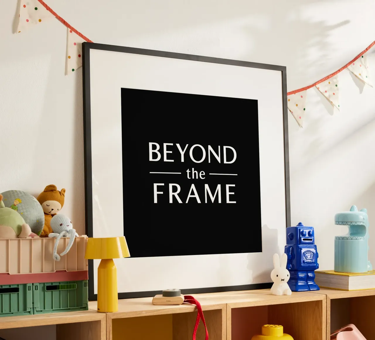 BEYOND THE FRAME poster da SMRT STUDIO