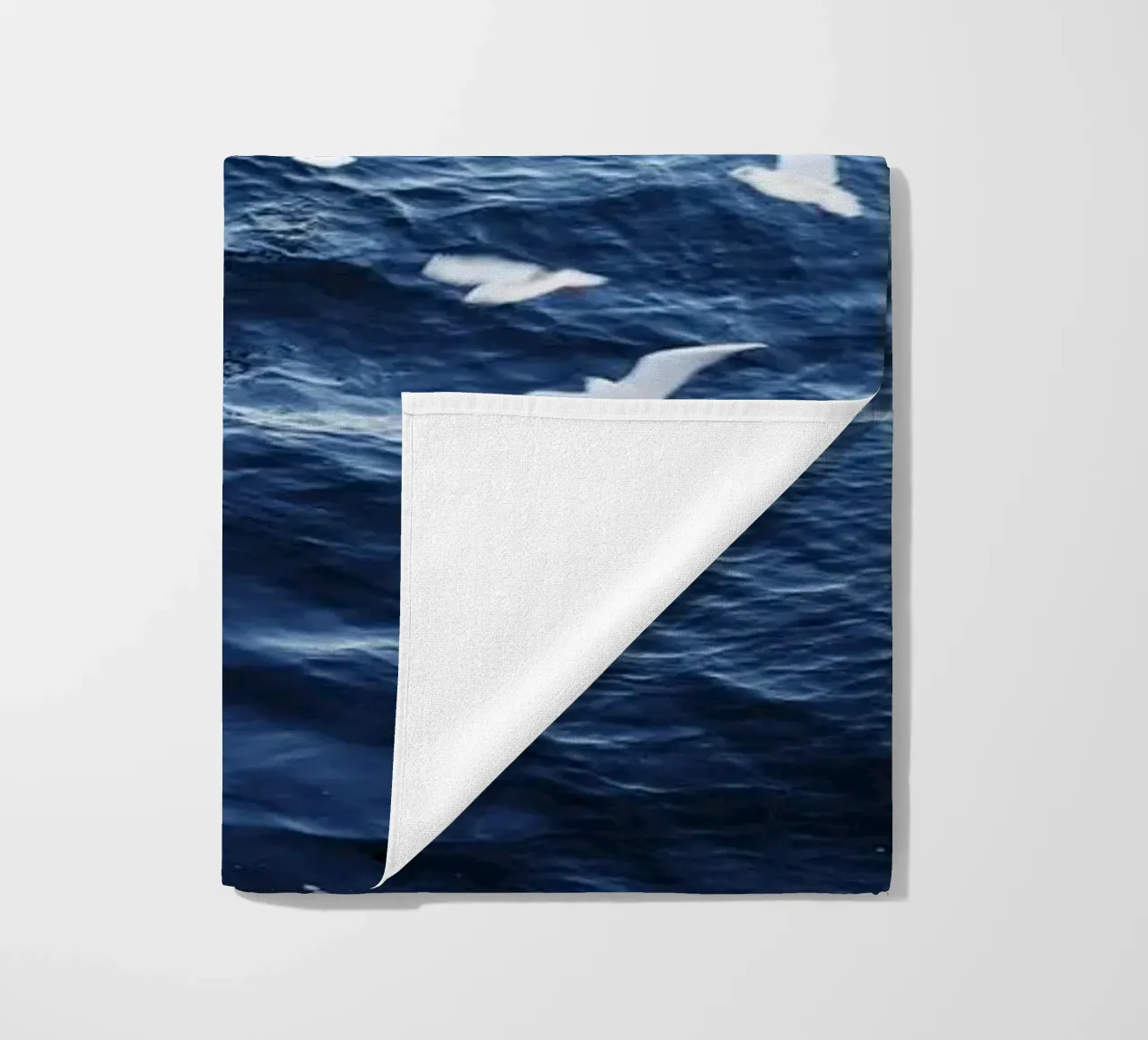 Zeemeeuwen in Wenen (Oostenrijk) strandhanddoek van Simon Koy