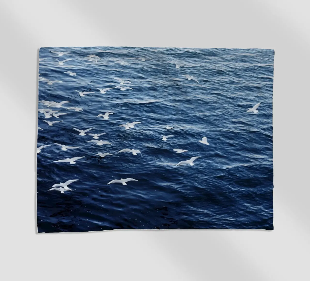 Zeemeeuwen in Wenen (Oostenrijk) strandhanddoek van fotokunst