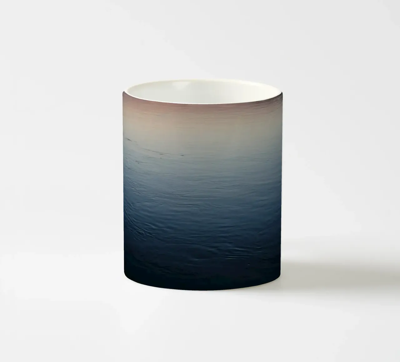 Riflesso dell'acqua del Danubio tazza in ceramica da Simon Koy