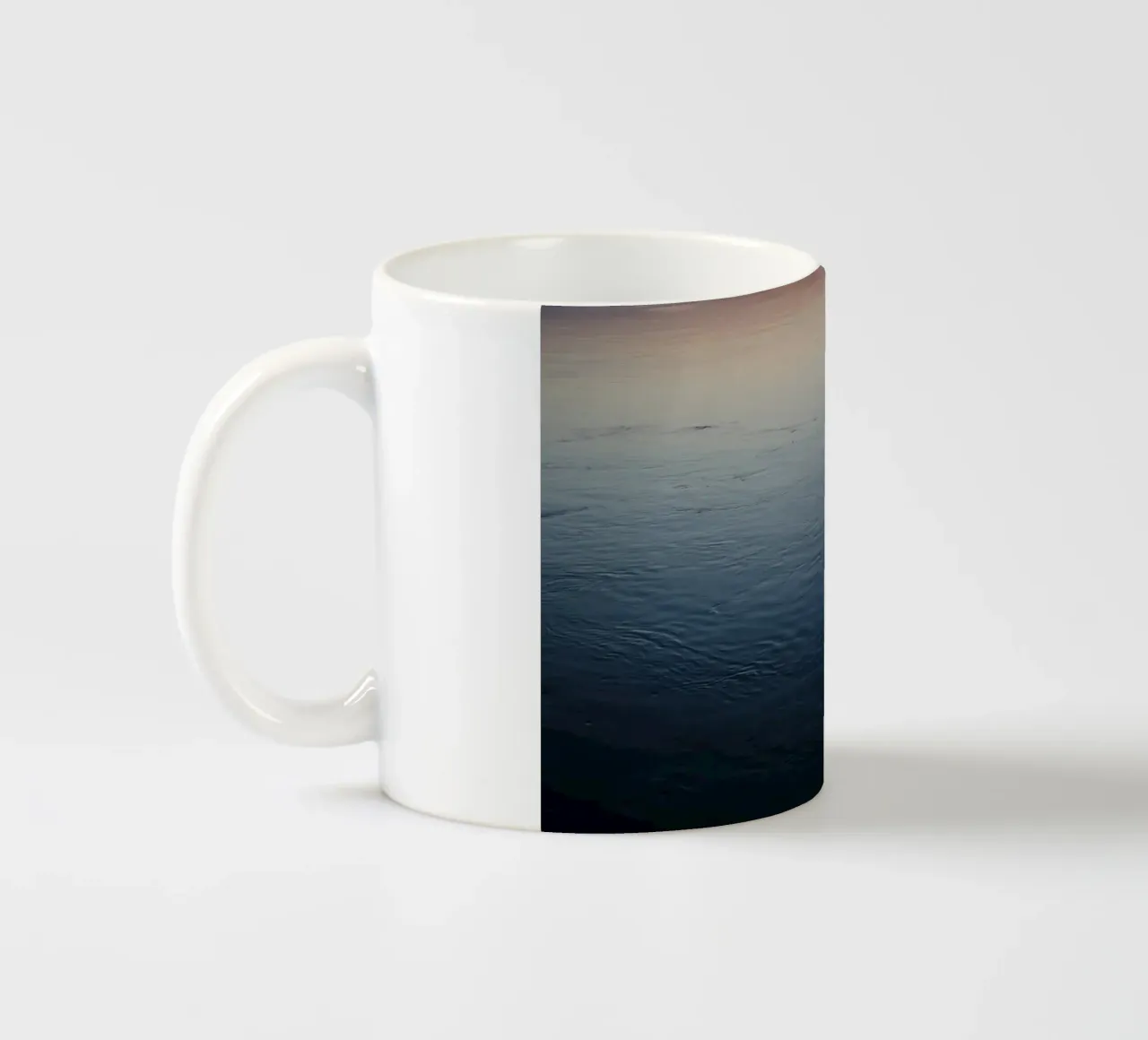 Riflesso dell'acqua del Danubio tazza in ceramica da Simon Koy