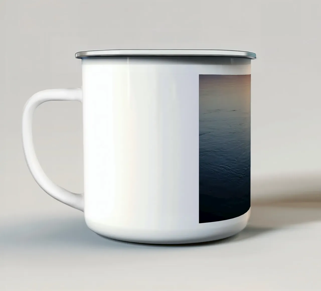 Riflesso dell'acqua del Danubio tazza in smalto da Simon Koy