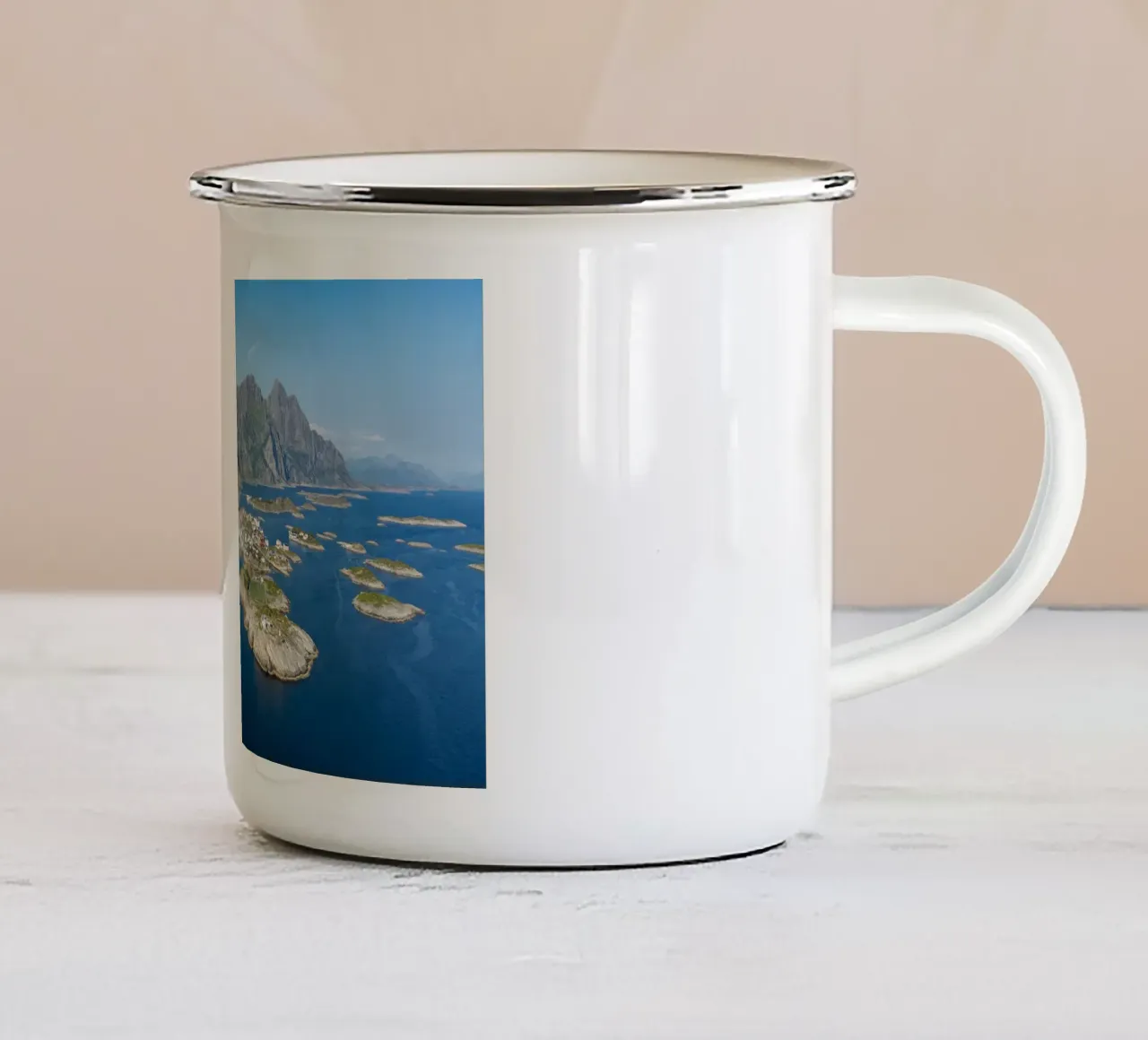 Henningsvaer a Lofoten, Norvegia tazza in smalto da anderm