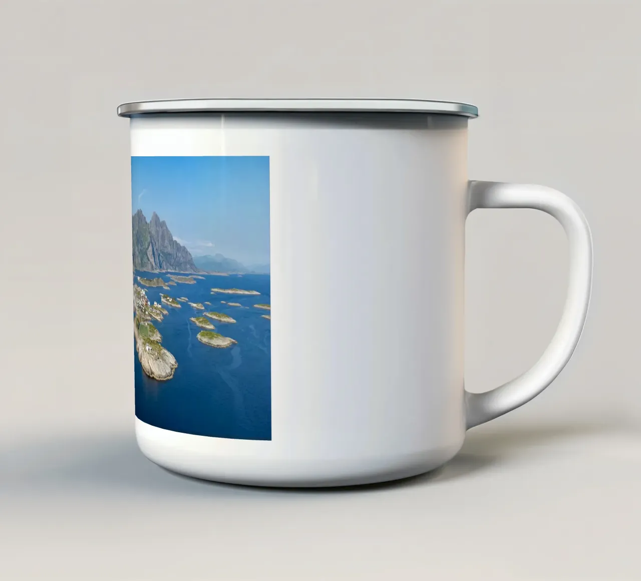 Henningsvaer a Lofoten, Norvegia tazza in smalto da anderm