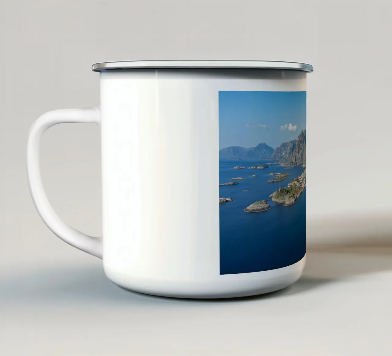 Henningsvaer a Lofoten, Norvegia tazza in smalto da anderm