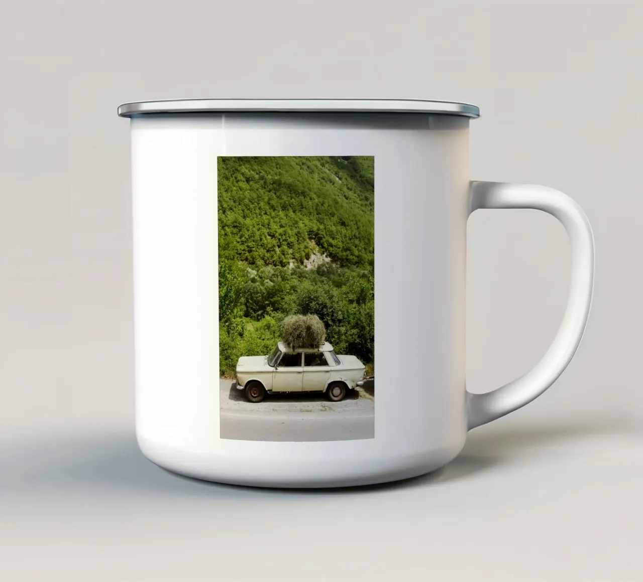 Auto in Macedonia tazza in smalto da Simon Koy