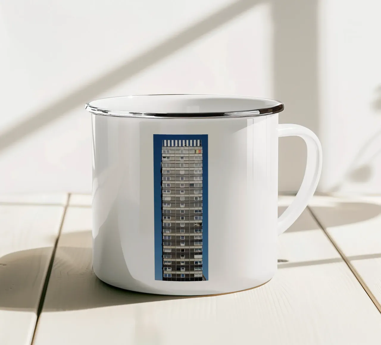 Edificio alto a Liegi (Belgio) tazza in smalto da Simon Koy
