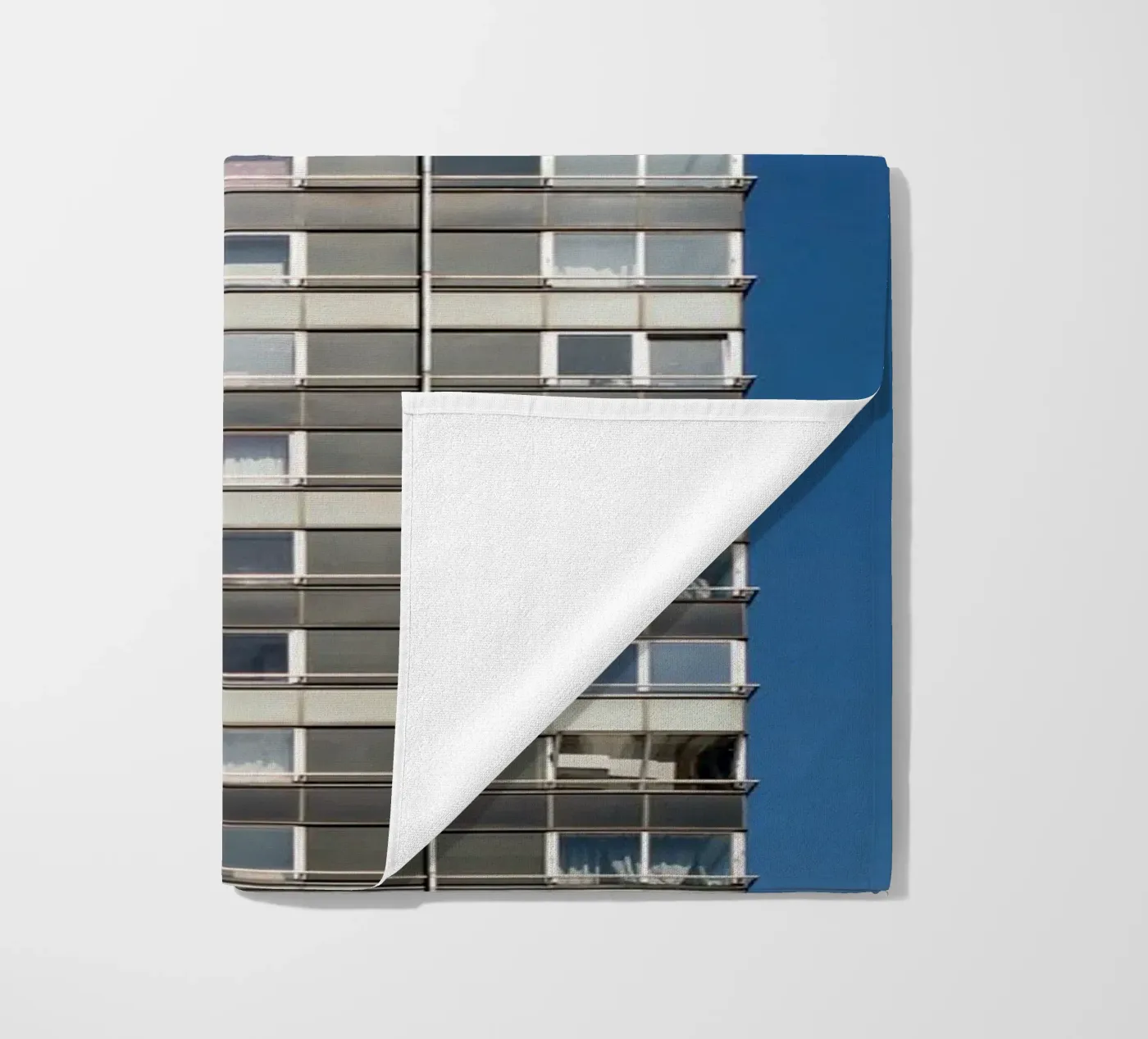 Edificio alto a Liegi (Belgio) telo mare da fotokunst