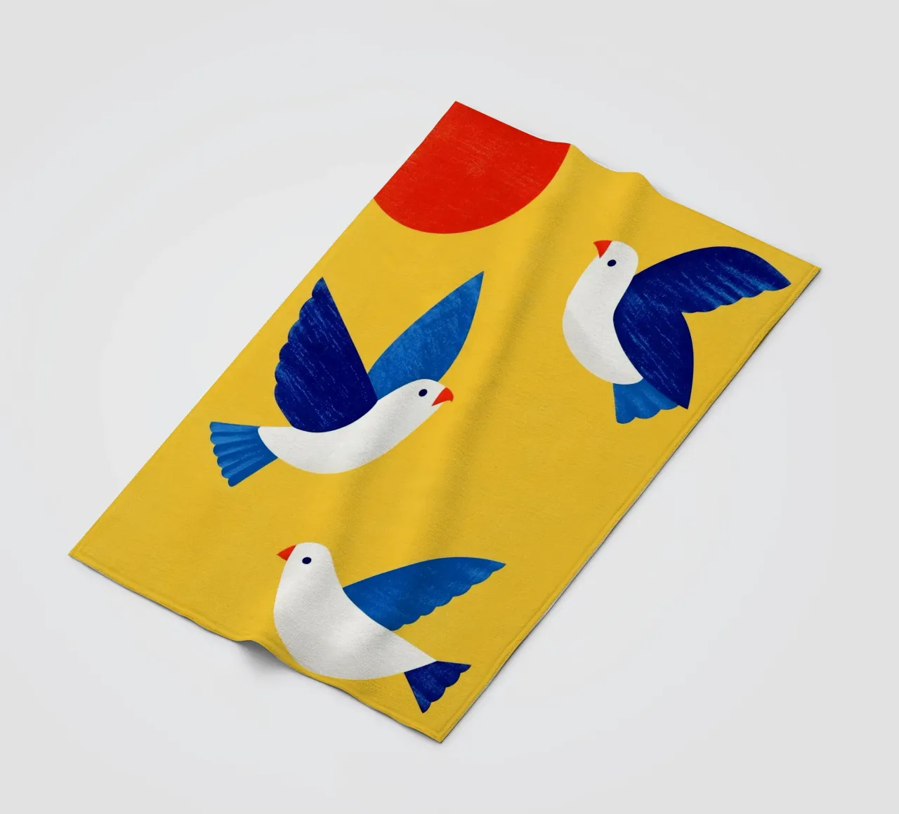 Minimal Blue and White Doves on Yellow coperta in pile da Luca