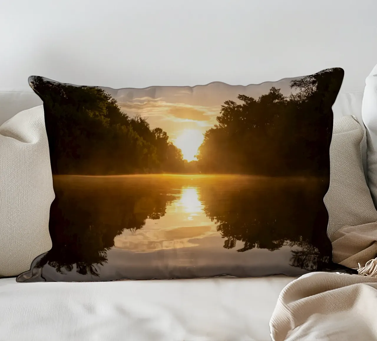 Tramonto che si riflette su un fiume cuscino da anderm