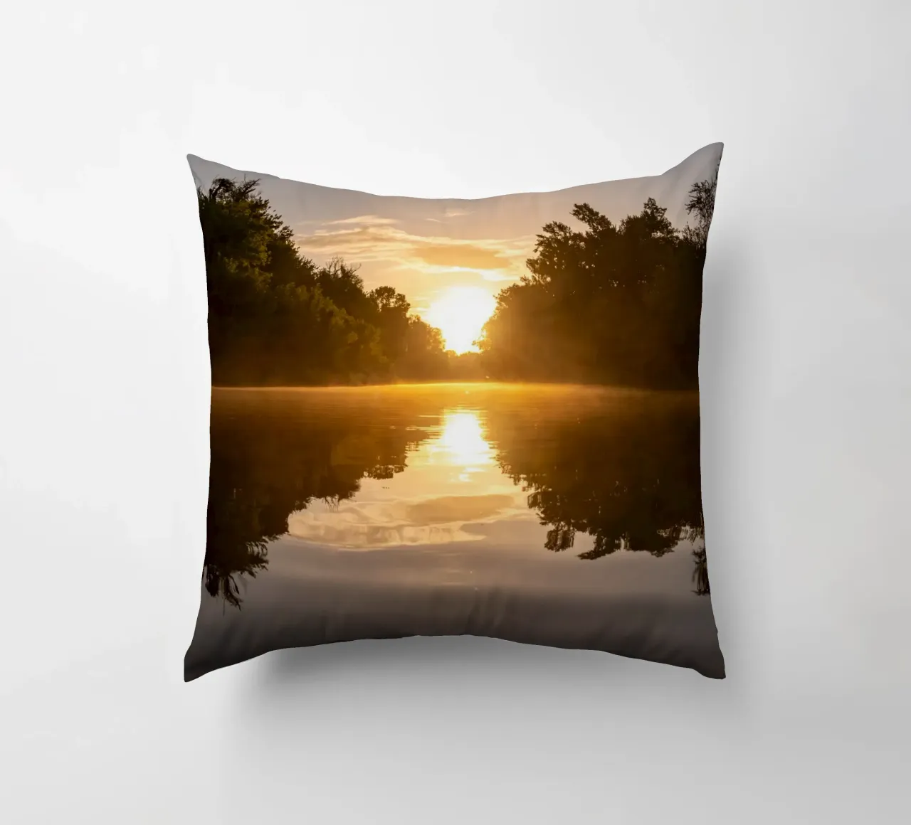 Tramonto che si riflette su un fiume cuscino da anderm