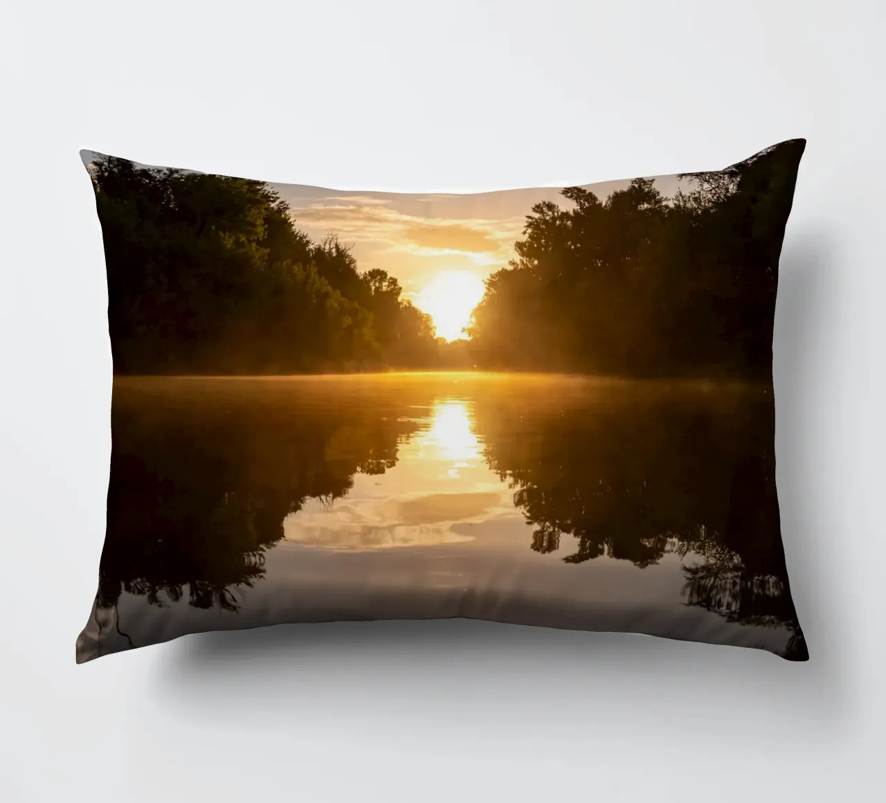 Tramonto che si riflette su un fiume cuscino da anderm