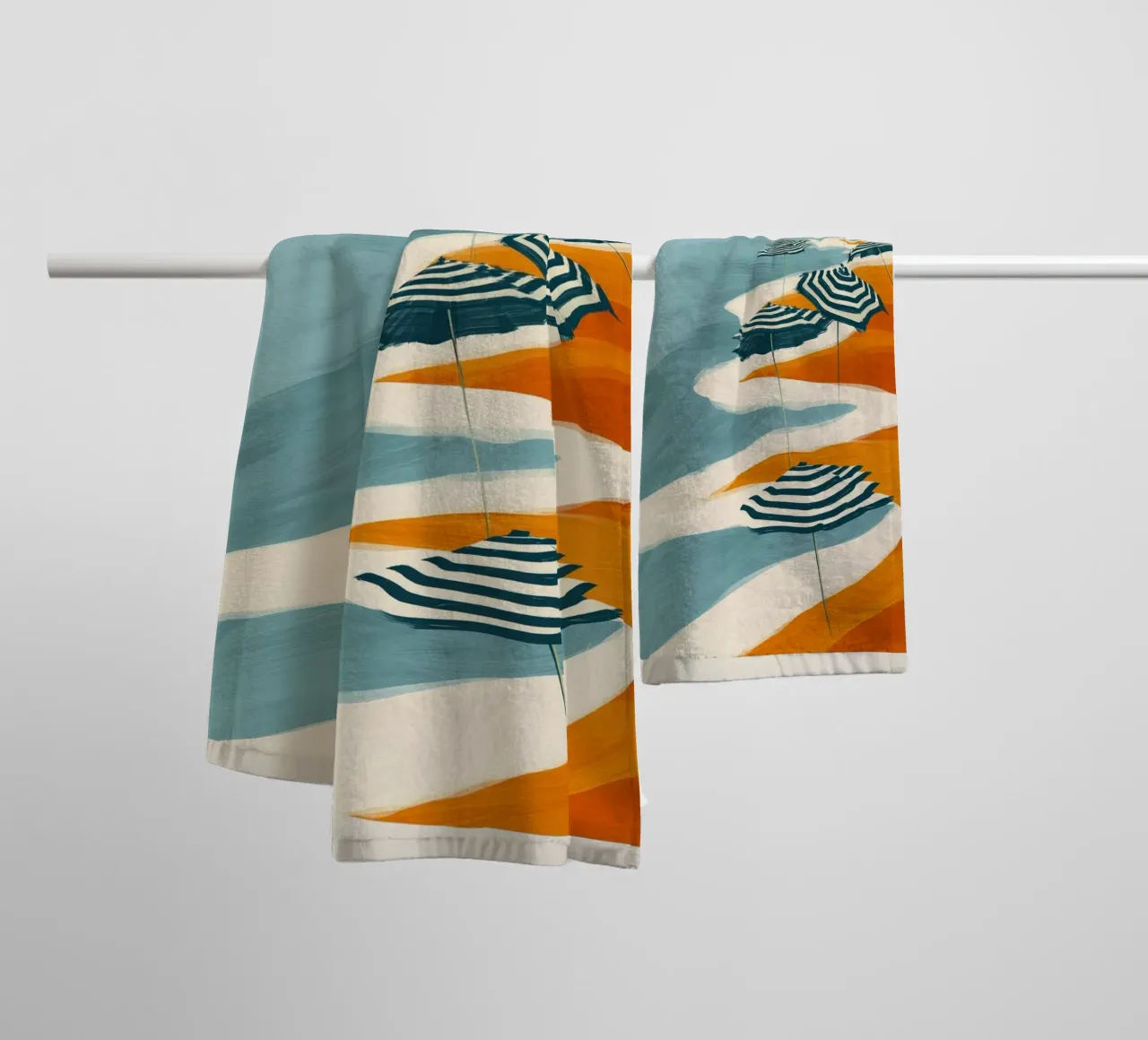 Striped Umbrellas by the Shore asciugamano da bagno da Luca