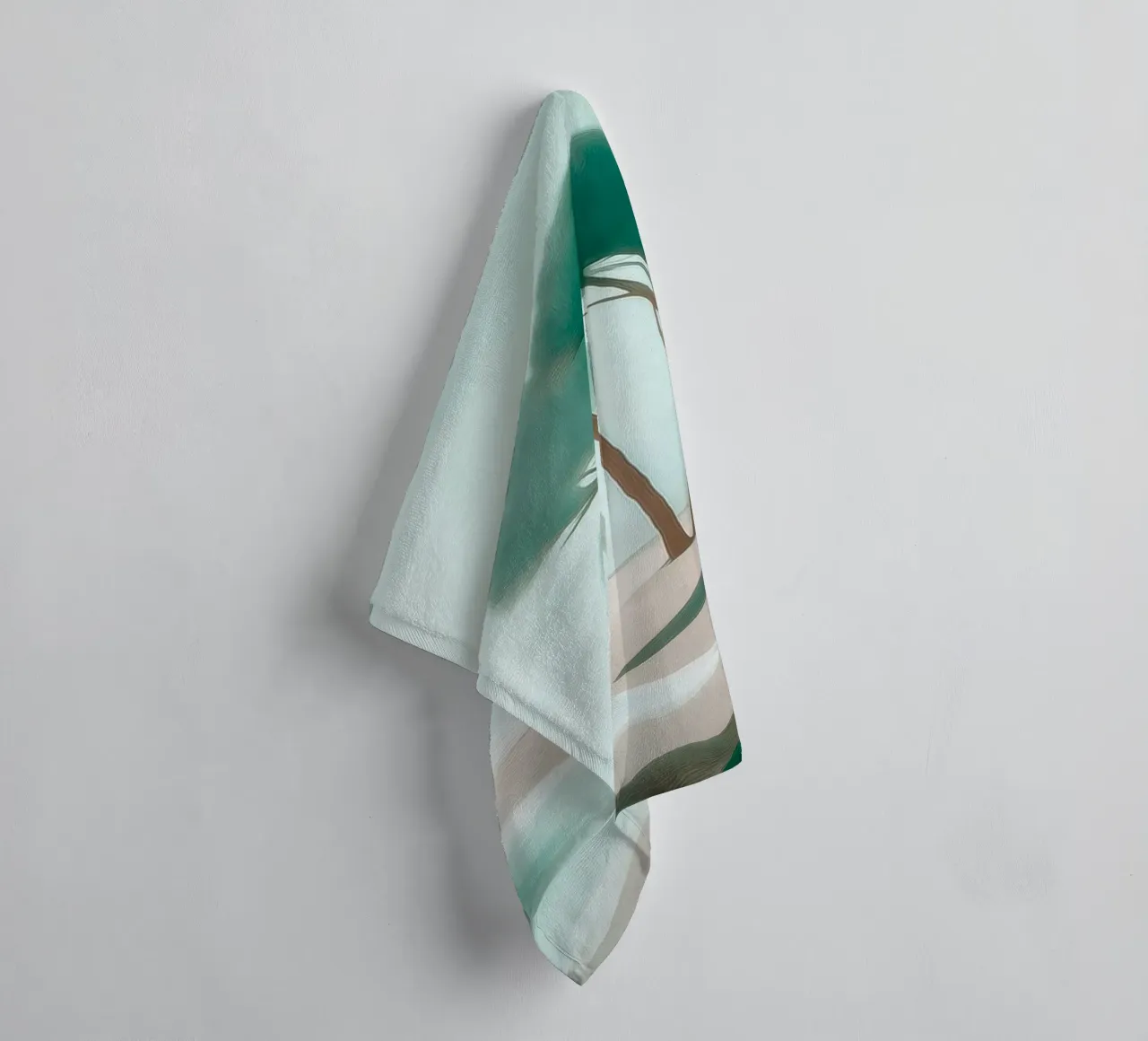 Surfer in the Mist asciugamano da bagno da Luca