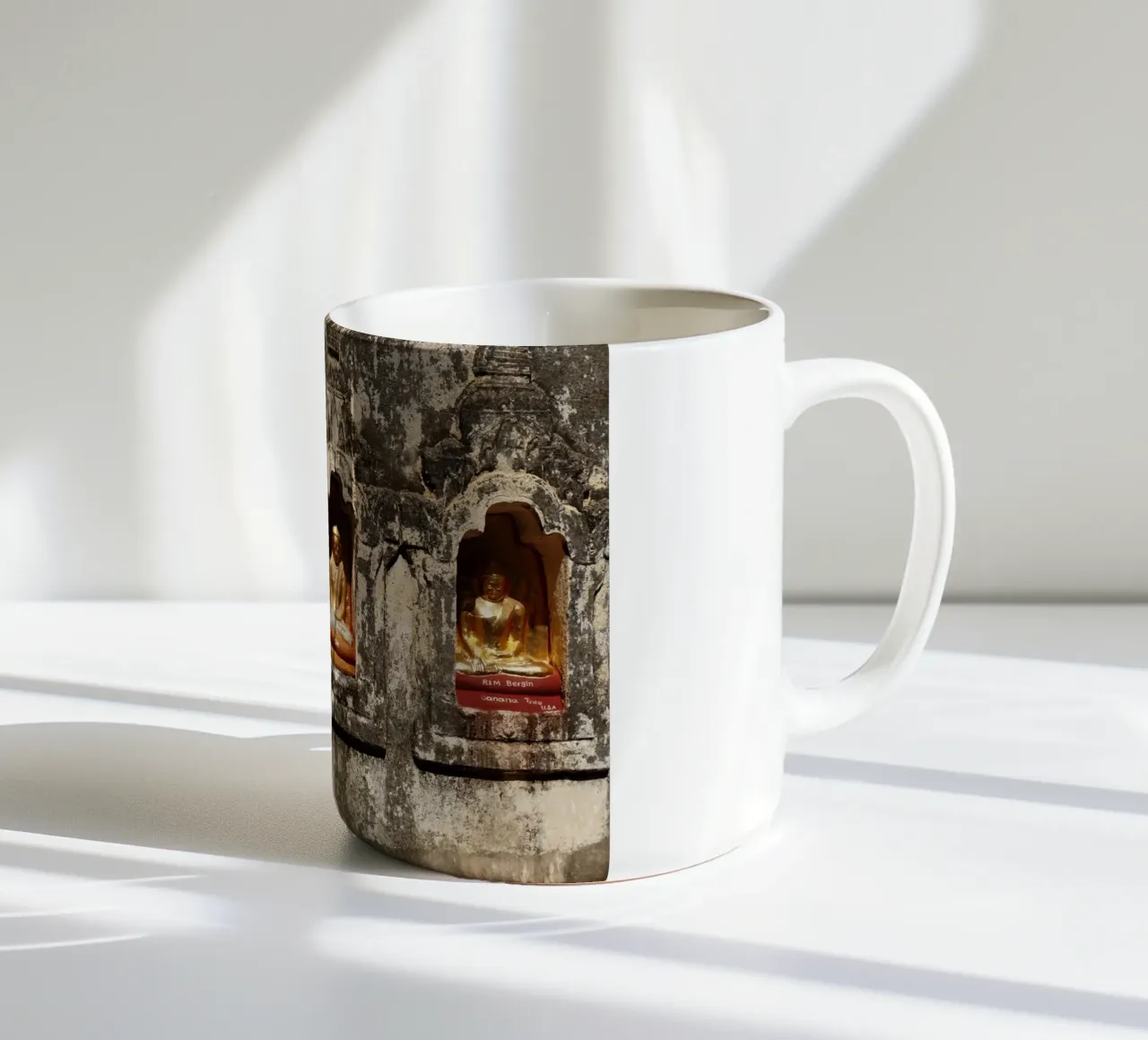 Bagan, complesso di templi del Myanmar tazza in ceramica da Simon Koy