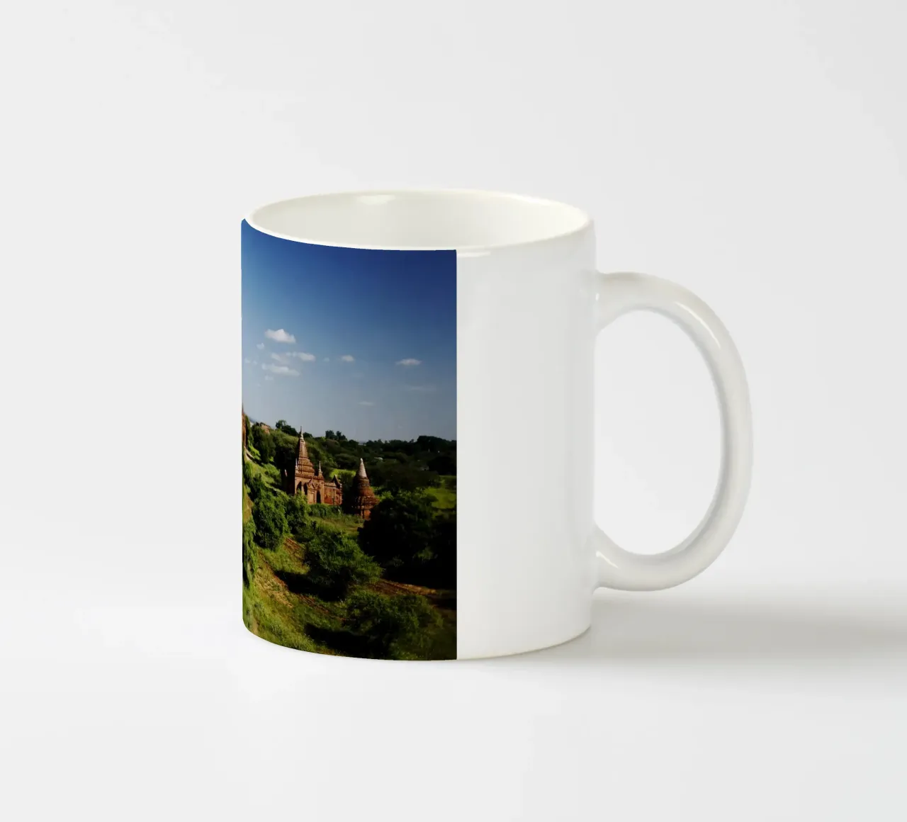 Bagan, complesso di templi del Myanmar tazza in ceramica da Simon Koy