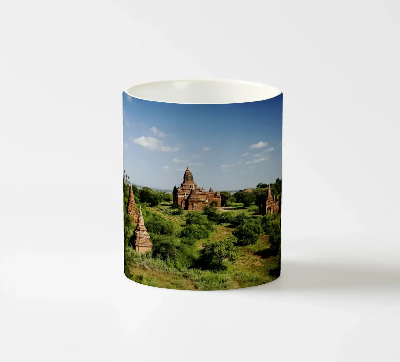 Bagan, complesso di templi del Myanmar tazza in ceramica da Simon Koy