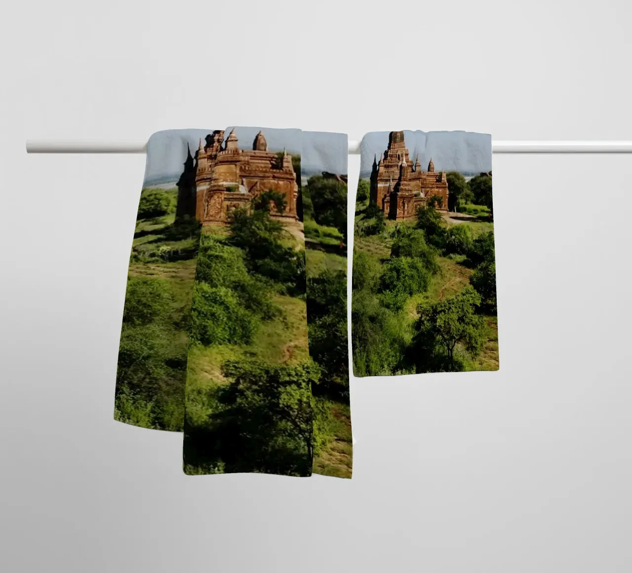 Bagan, complesso di templi del Myanmar asciugamano da bagno da Simon Koy
