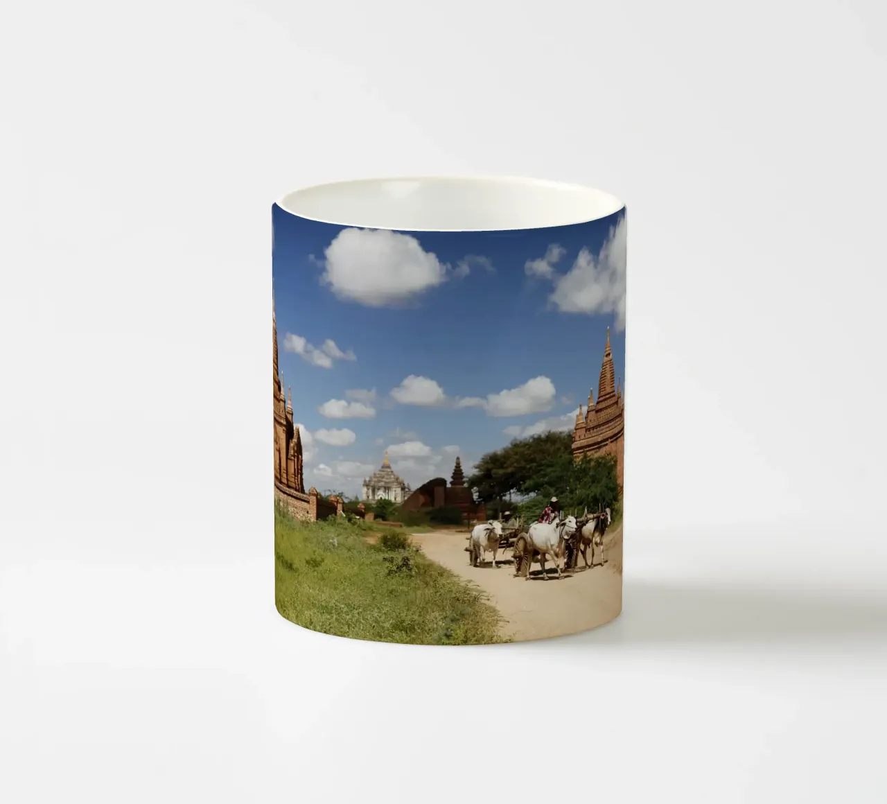 Bagan, complesso di templi del Myanmar tazza in ceramica da Simon Koy