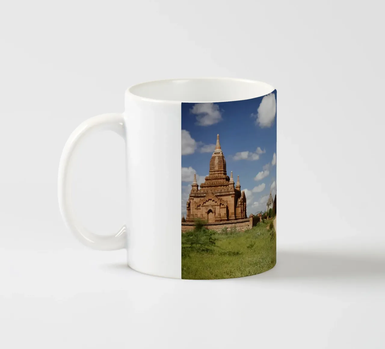 Bagan, complesso di templi del Myanmar tazza in ceramica da Simon Koy