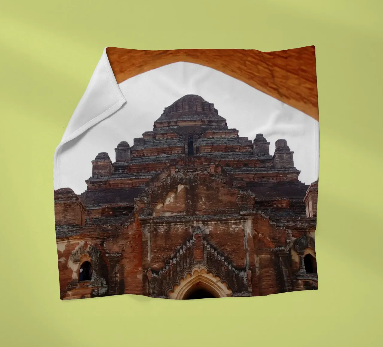 Bagan, complesso di templi del Myanmar coperta in pile da Simon Koy
