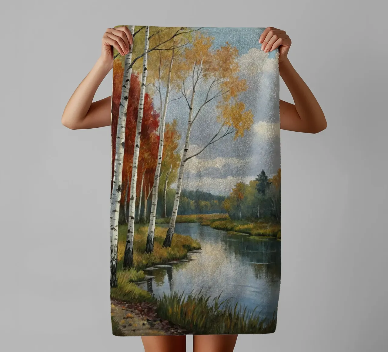 Bouleaux d'automne dorés au bord d'une rivière douce serviette de bain de Artistic-shop