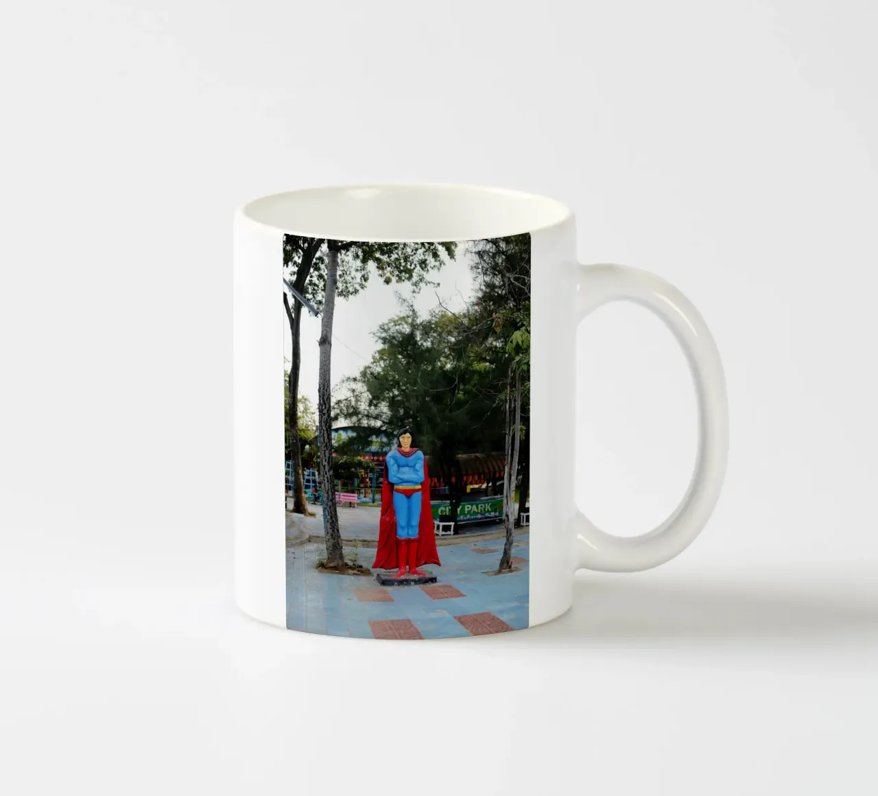 Superman Myanmar tazza in ceramica da Simon Koy