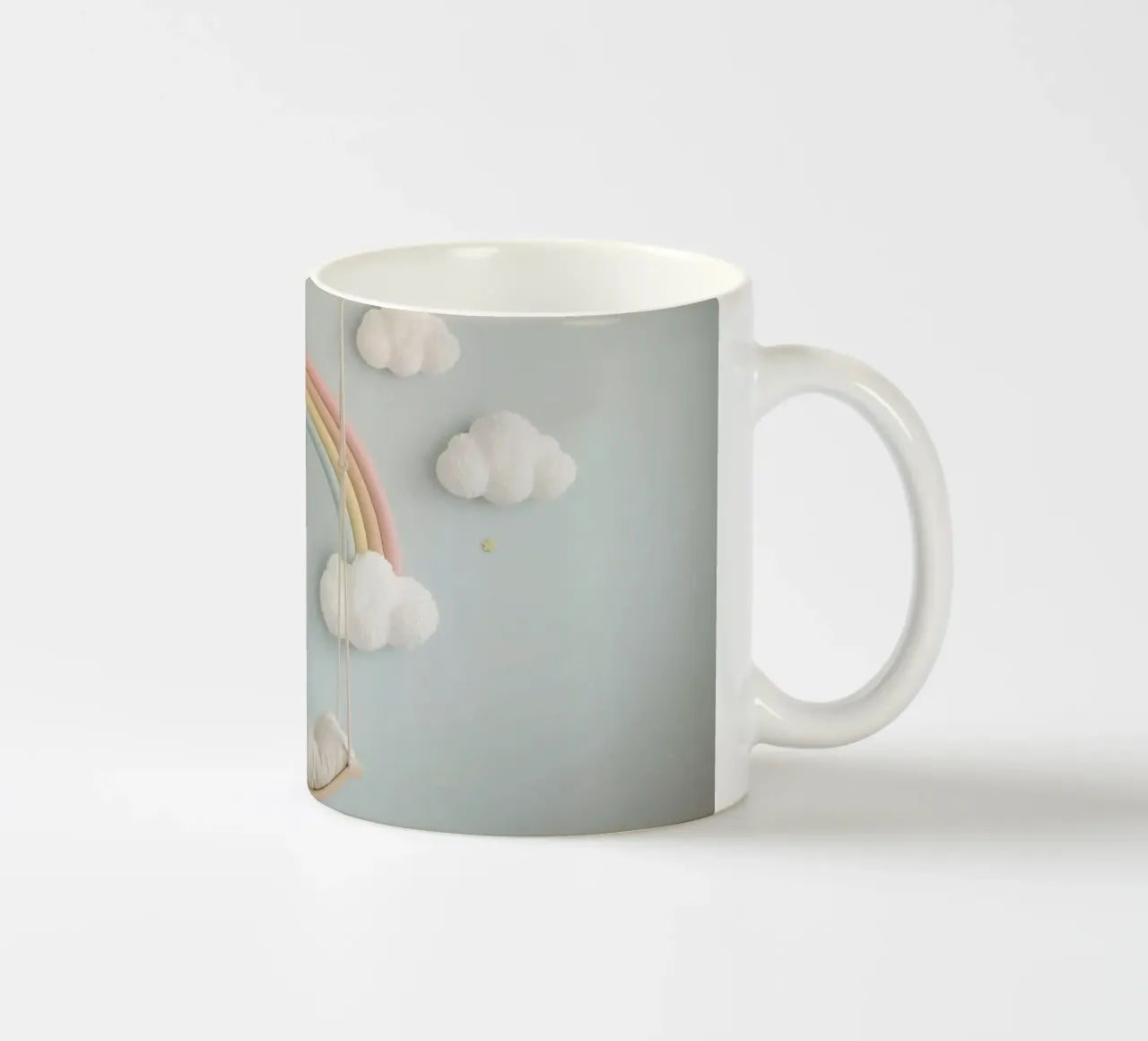 Decorazione per la camera dei bambini con nuvole arcobaleno e altalena tazza in ceramica da DesignDoodle