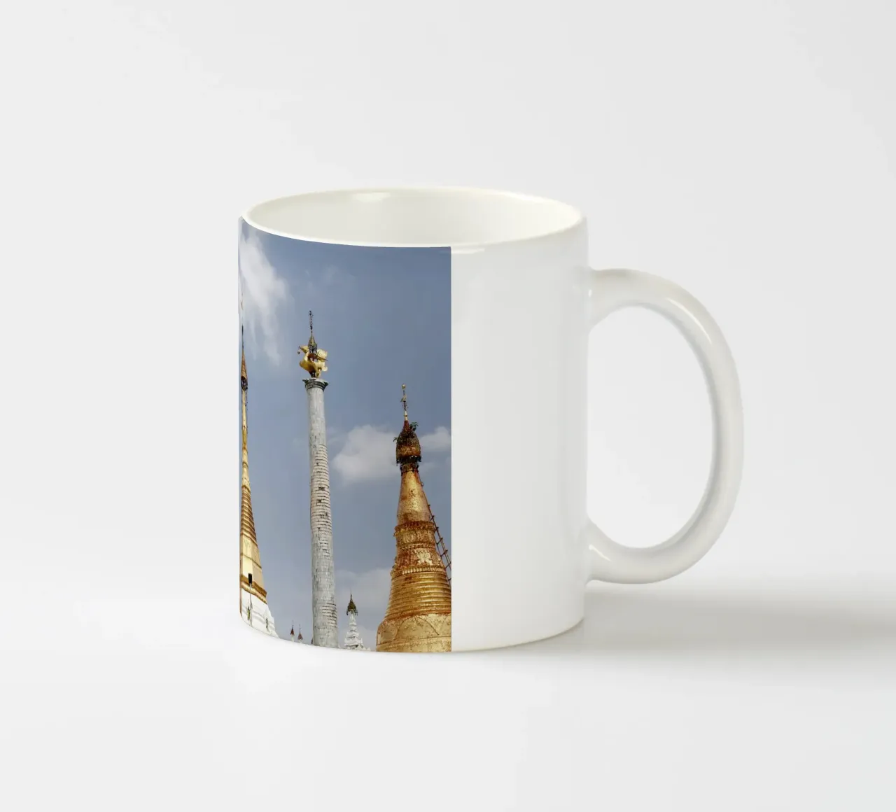 Complesso di templi di Yangoon, Myanmar tazza in ceramica da Simon Koy