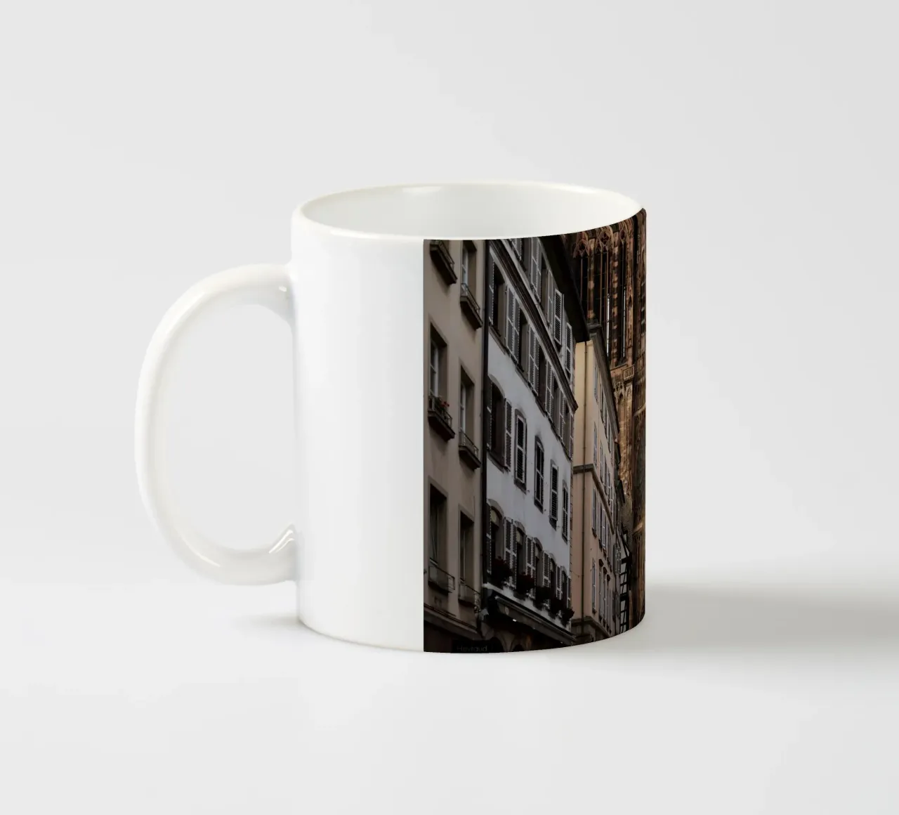 Strasburgo, Francia tazza in ceramica da Simon Koy